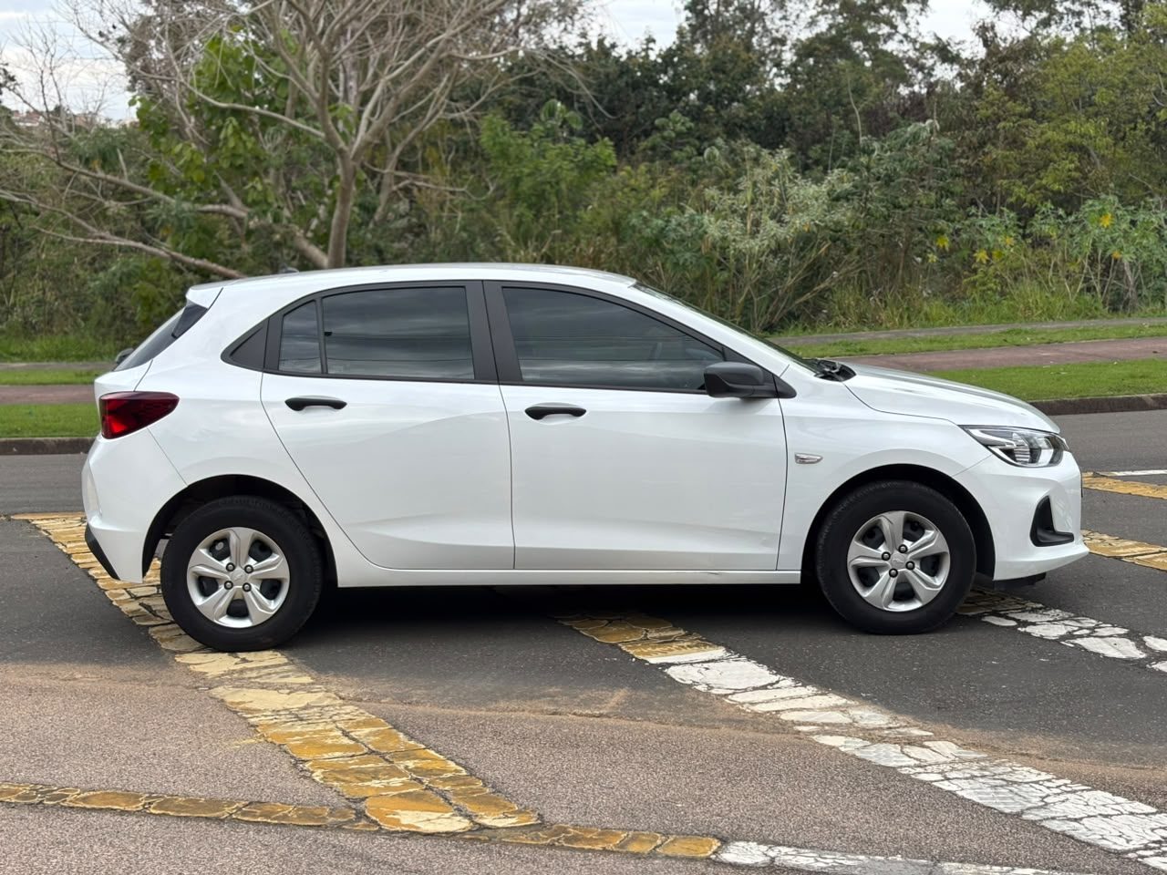 Gm Onix Hatch — foto 6