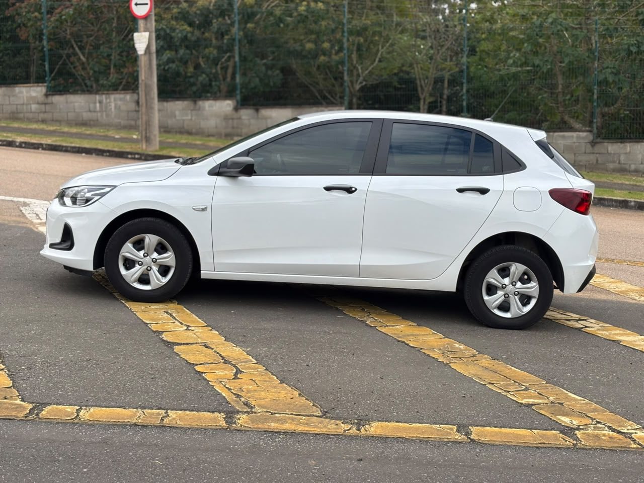 Gm Onix Hatch — foto 7