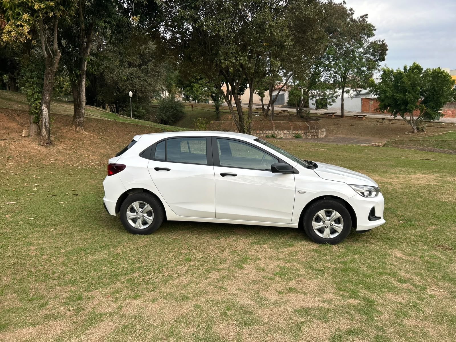 Gm Onix Hatch — foto 2