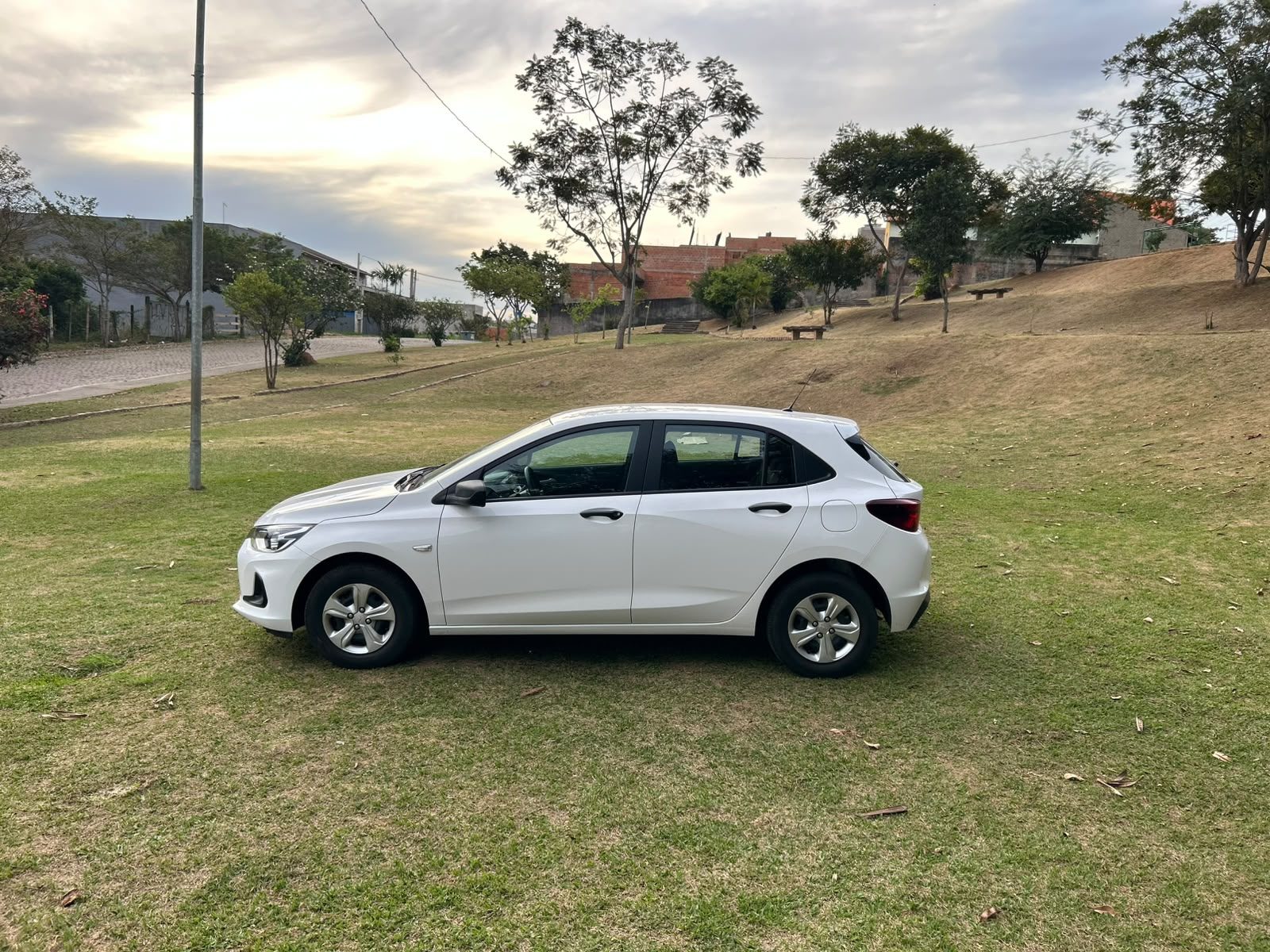 Gm Onix Hatch — foto 6