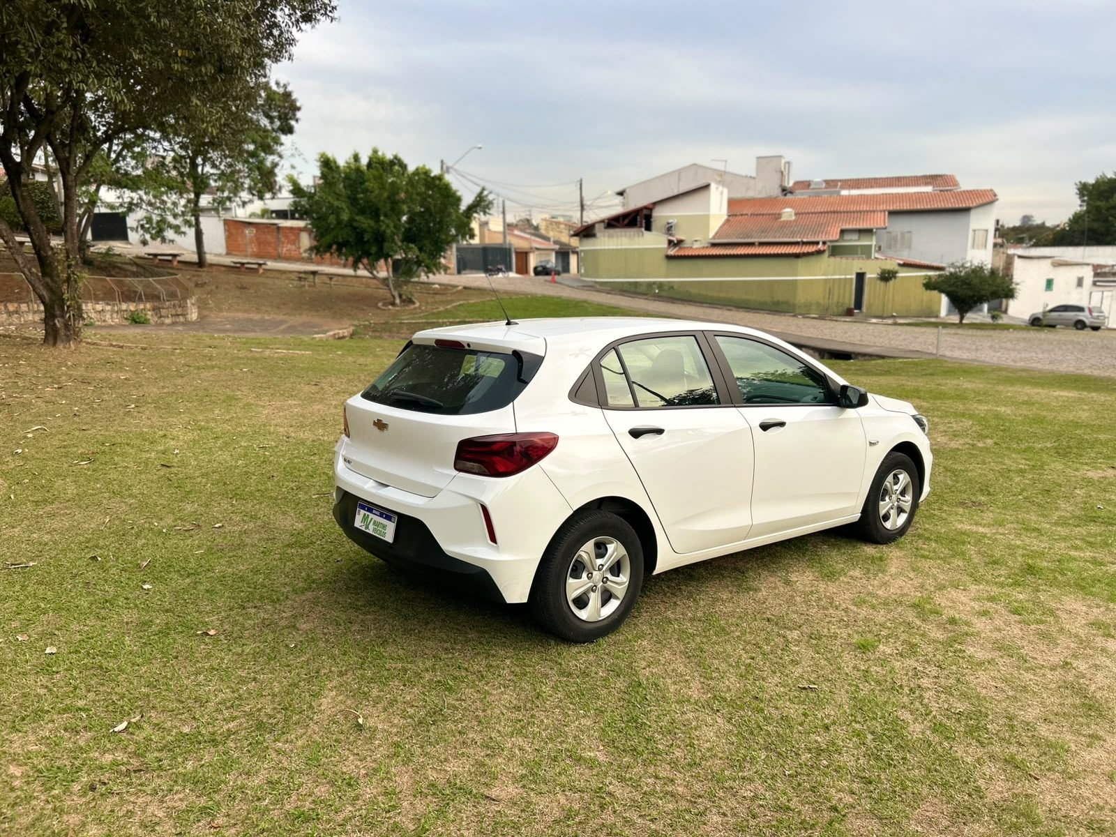 Gm Onix Hatch — foto 8