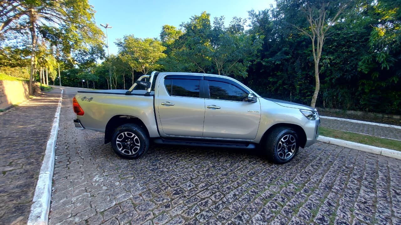 Toyota Hilux Cd Srx 4X4 Tdi - Autom — foto 3