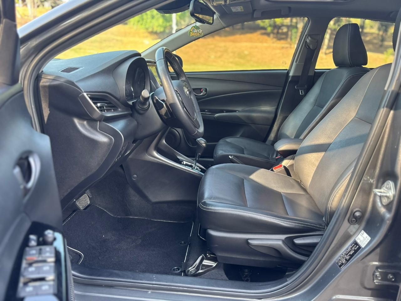 Toyota Yaris Sedan Xls - Autom — foto 3