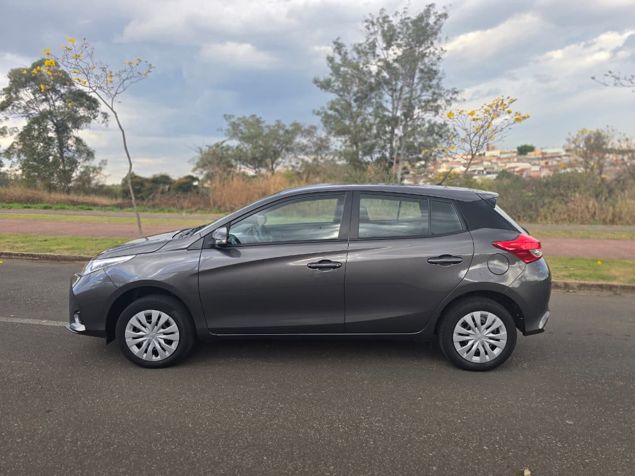 Toyota Yaris Hatch Xl - Autom — foto 2