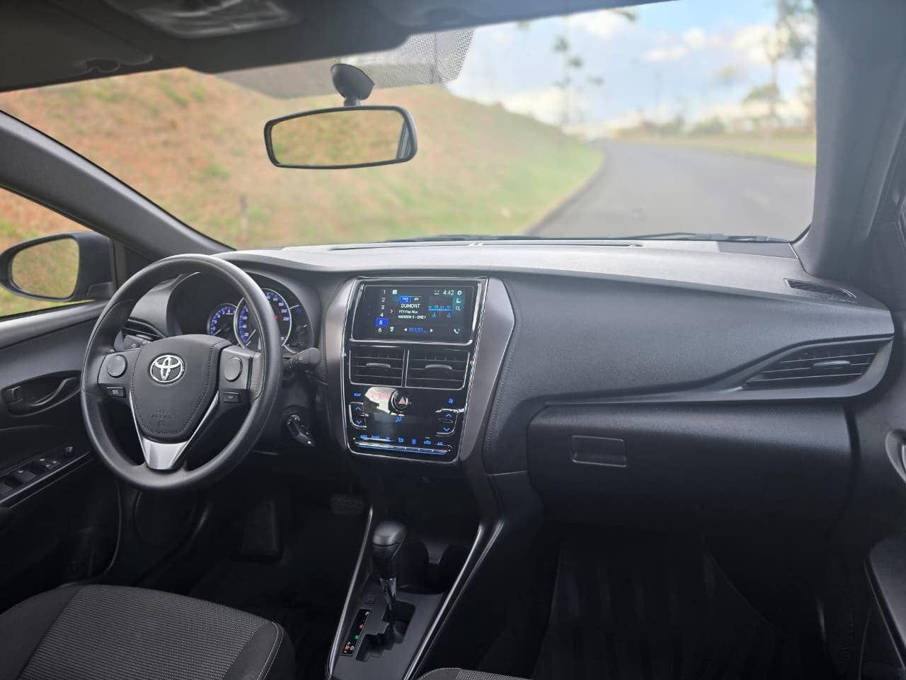 Toyota Yaris Hatch Xl - Autom — foto 3
